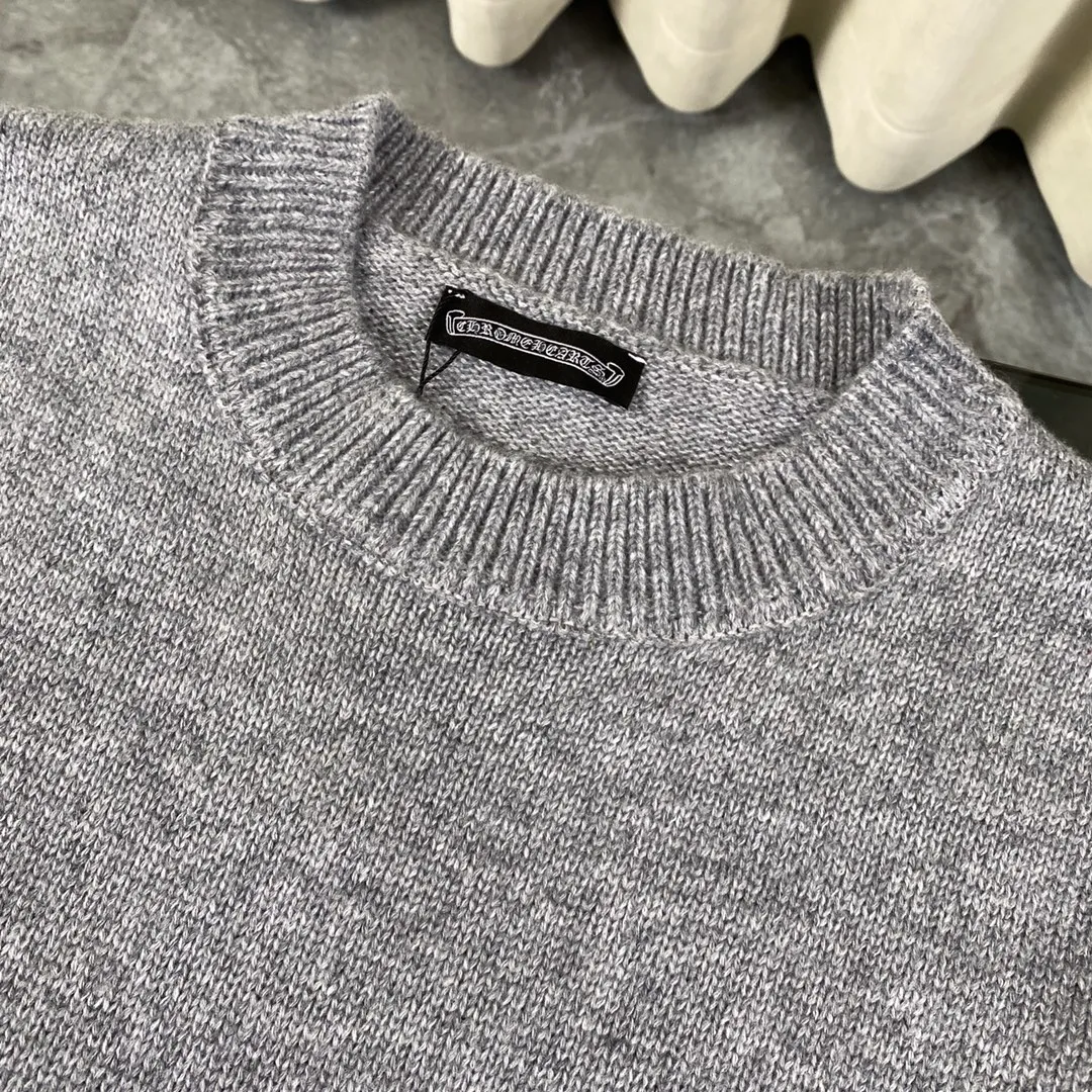 P230 High-quality Chrome Hearts CH Chrome Hearts patchwork cross hole knitted sweater pullover. The popular style is the same for men and women. It is matched with black and white. It looks good in real life. The upper body is good-looking. It looks good in daily wear. It is even more photogenic. It’s hard not to buy it. Buy it for me!!! Believe me, no one can refuse such a long Chrome Hearts jacket. The version has been expanded based on the old version. The upper body is loose and stylish, and the hem is expanded to a casual design. Fat people look extremely slim, thin people have limited height and high-end. Ten thousand yuan ZP printing, 1:1 perfect restoration, looks good when worn alone or stacked, can be easily controlled by both men and women. If you care more about quality, you must also respect the price. It is completely different from the thin see-through bottoms and junk products on the market that pill when worn. If the style makes you shine at a glance, then quality is what you should pay more attention to. Compared with price, we focus on quality. Customers who have received my products all know it. ️️️ Sweaters on the market are generally made of bract core yarn. We use modal. The advantages over core-spun yarn are very intuitive: high cost, high price, high density, relatively expensive for developers, and let us make a lot less money. In addition, it is delicate, has no scum on the upper body, resists pilling, and is high-end. We are conscientious sellers and do not use core-spun yarn. Apart from being cheap, core-spun yarn is really useless. It shrinks, pills, hooks, and makes people pierced. He is proficient in everything. It is 2024. Who doesn’t want to look decent when they go out? Quality determines the upper body effect. No matter how bad the quality, the best style is still the temperament of the urban-rural fringe. We only do long-term business. Quality determines character. Take it back and wear it with confidence and wash it. The quality of the pattern will definitely make your eyes shine. We only make the right version of high quality. We make high-end hard goods. Reject junk goods and reject fast food. Conscientious quality and conscientious price. You deserve it!  Color: Black White Gray Red Size: S M L